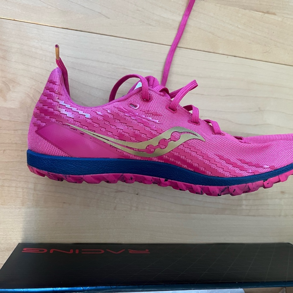 Size US 7 Women’s Saucony Havok xc3 Racing studded shoes